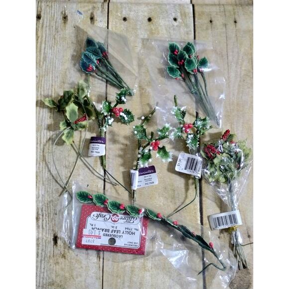 Floral Christmas Picks Red Berries With Snow 25 Assorted Styles - Picture 1 of 5